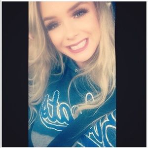 Meet your Posher, Abbey